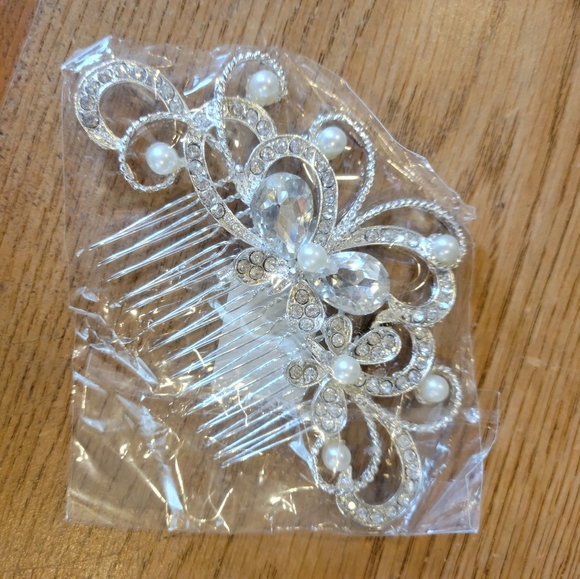 Beautiful Wedding Comb - Picture 3 of 4